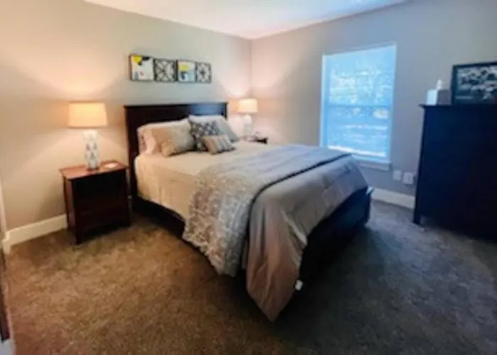 Modern 3-Bedroom Condo With Gas Fireplace