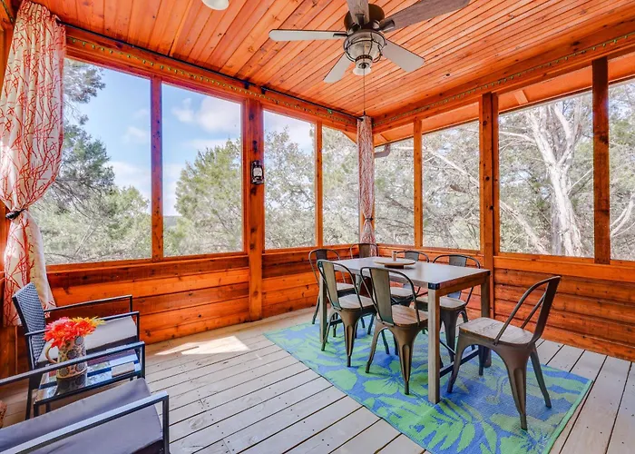 'Lakewood Secret' Cabin ~ 4 Mi To The Lake!
