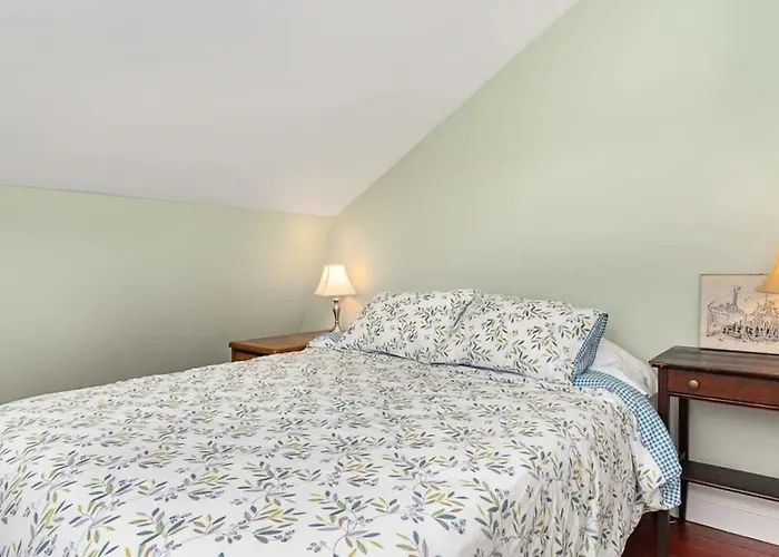 Walk To Good Harbor, Ocean Views, Open All Year!