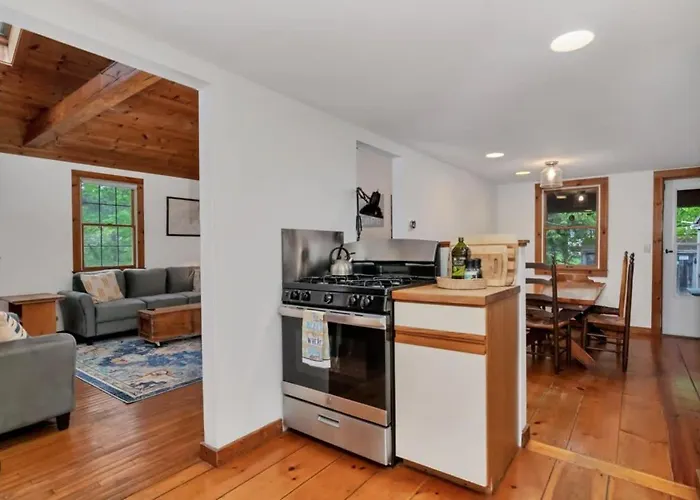 Brewster Retreat Near Bay Beaches & Dining