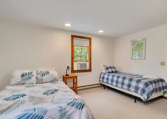 Brewster Retreat Near Bay Beaches & Dining