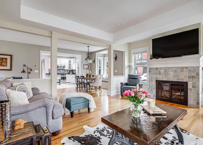 Elegant Saratoga Springs Stay: Walk To Town, Track