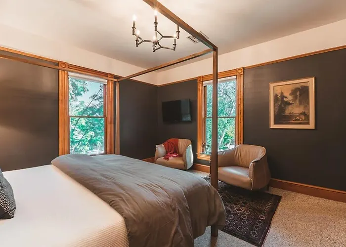 The Matriarch Heritage House- Downtown Ashland