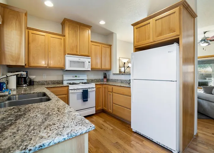 Pioneer Vacation Rentals - Pioneer Craftsman House