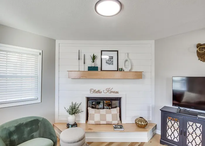 Remote Work Retreat: 3Br W/ Workspace Near Kc!