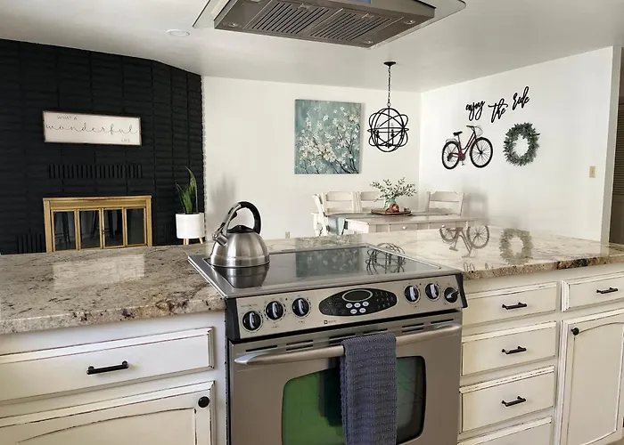 Swiss Corner Cottage - Private-Heated Indoor Pool
