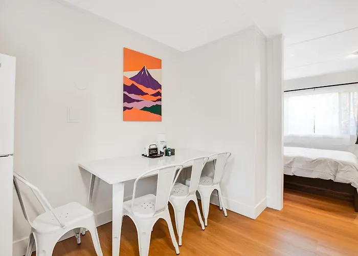 Mount Constance, Room 10 At Mount Walker Inn