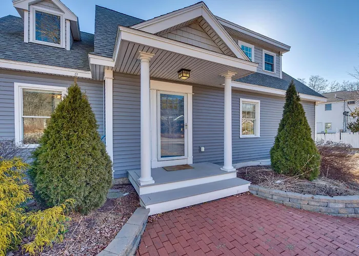 Downtown Ogunquit Home: 1 Mi To Beach!
