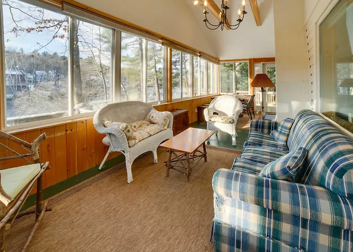 Lakefront Bradford Cottage W/ Dock, Near Skiing!