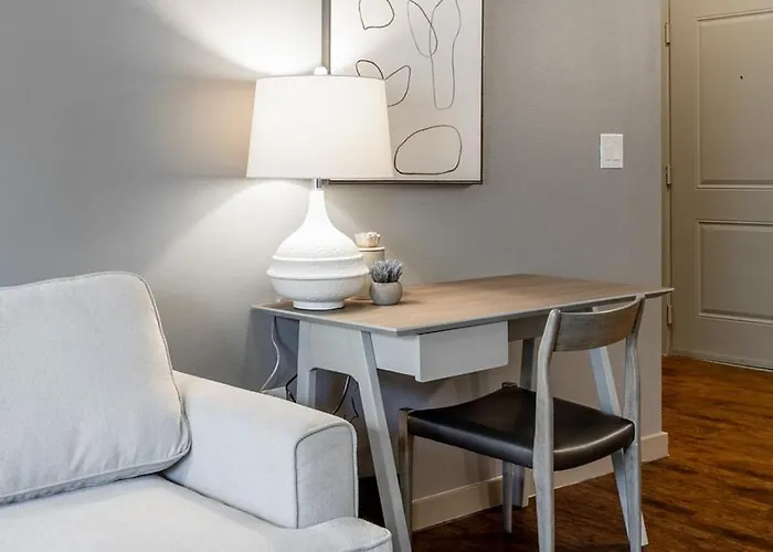 Landing Modern Apartment With Amazing Amenities