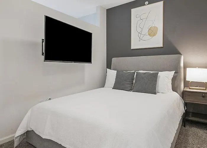 Landing Modern Apartment With Amazing Amenities