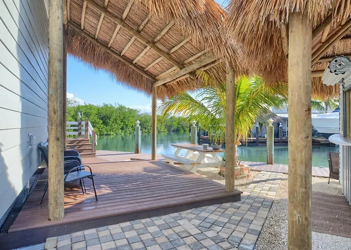 Tiny Home On Waterfront, Bay Views, Deck, Pool