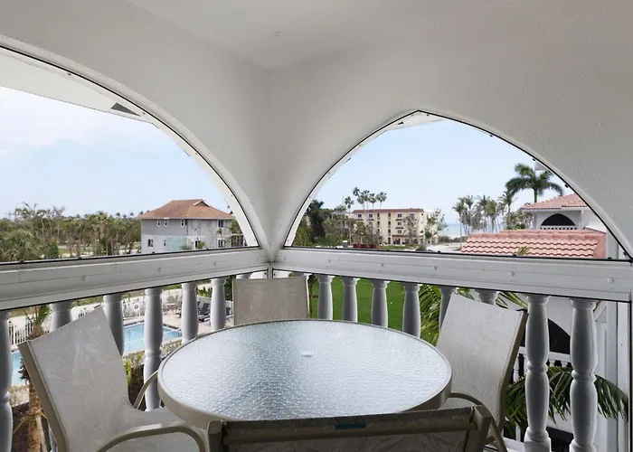Breakers West C2 - Gorgeous Top Floor Beach Condo
