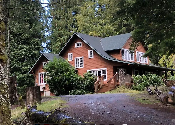 Large Lodge At Rainier Lodge