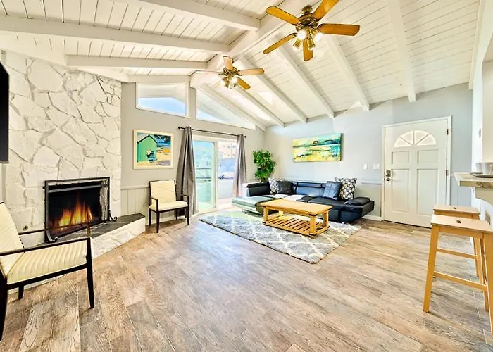 Perfect 3 Bedroom Home Between The Bay And Beach