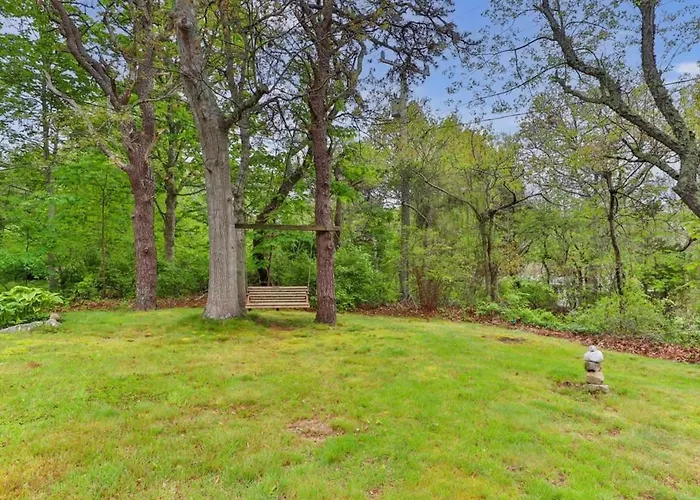Brewster Retreat Near Bay Beaches & Dining