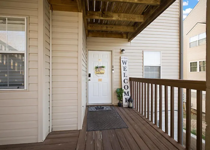 Family And Pet Friendly Ground Level Condo, 4 Mins To Silver Dollar City, Amazing Ozark Mountain Views