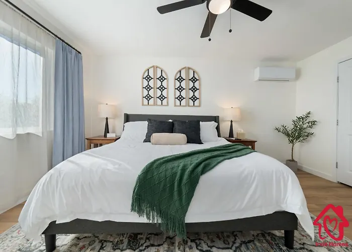 Valleyvibe: Modern Comfort In North Valley - An Irvie Home