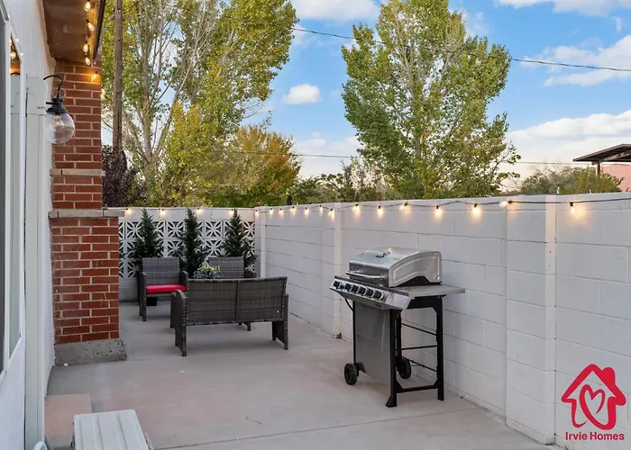 Valleyvibe: Modern Comfort In North Valley - An Irvie Home