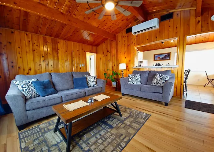 Yosemite Gateway Cottage - King Suite - Mountain Views