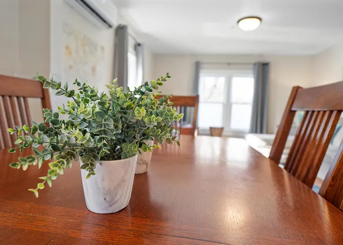 Pioneer Vacation Rentals - Pioneer North Suite Downtown Ashland