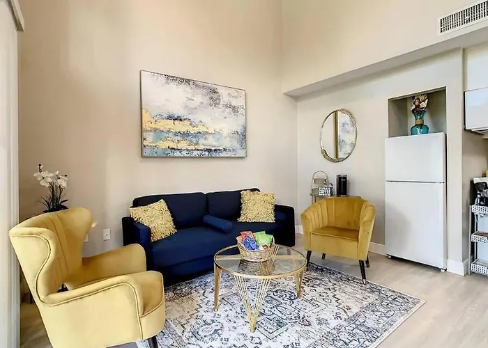 Charming Lakeview Retreat III