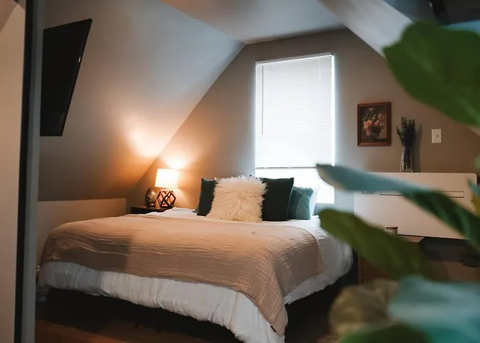 King Bed - Top Floor Penthouse