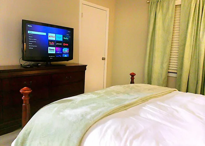 Liberty Towne Spring Lake - Blazing Wi-Fi Near I-95 And Fort Bragg - Perfect For Short Or Long-Term Stays