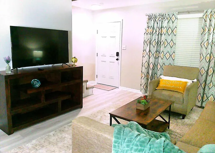 Liberty Towne Spring Lake - Blazing Wi-Fi Near I-95 And Fort Bragg - Perfect For Short Or Long-Term Stays