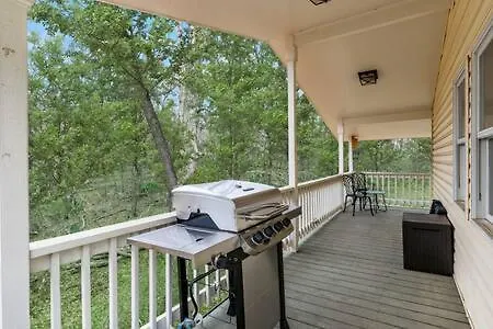 Forest Chalet W Hot Tub & Bbq Grill