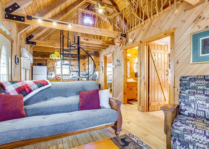 Quaint Dahlonega Cabin W/ Cavenders Creek Access!