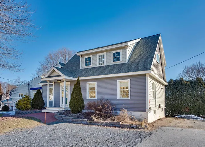 Downtown Ogunquit Home: 1 Mi To Beach!