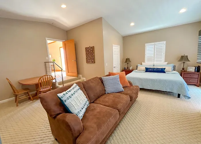 2 Min Walk To Beach! Large Home! Rooftop Deck!