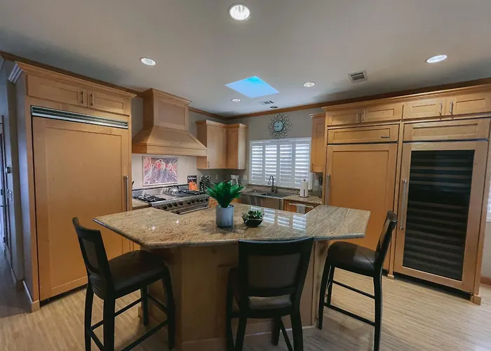 2 Min Walk To Beach! Large Home! Rooftop Deck!