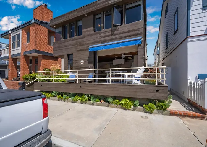 4 Bedroom Home In Quiet Neighborhood Near Beach