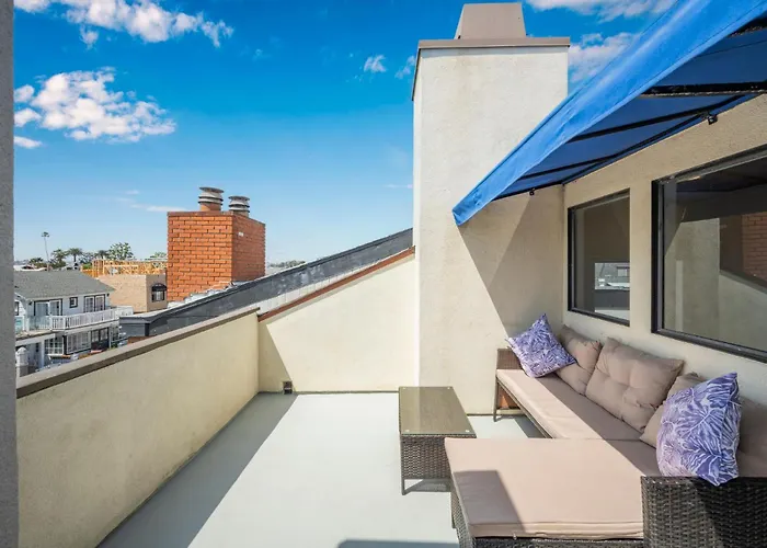 4 Bedroom Home In Quiet Neighborhood Near Beach