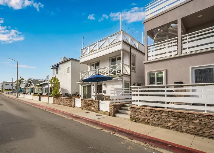 Freshly Renovated Beach House Steps To The Beach