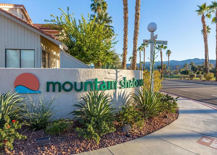 \\Golf And Couples Oasis// Midcentury W/6 Pools Hot Tub