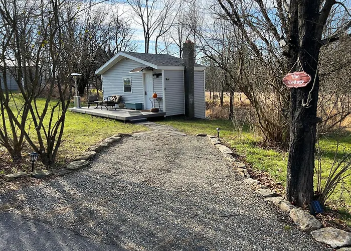 Country Cottage With Large Yard, Fire Pit & Nature Views