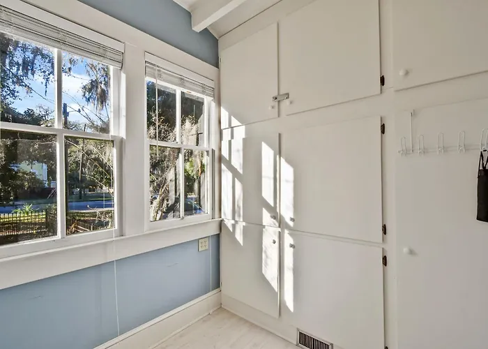 Bosch Huis Porch - Entire Property