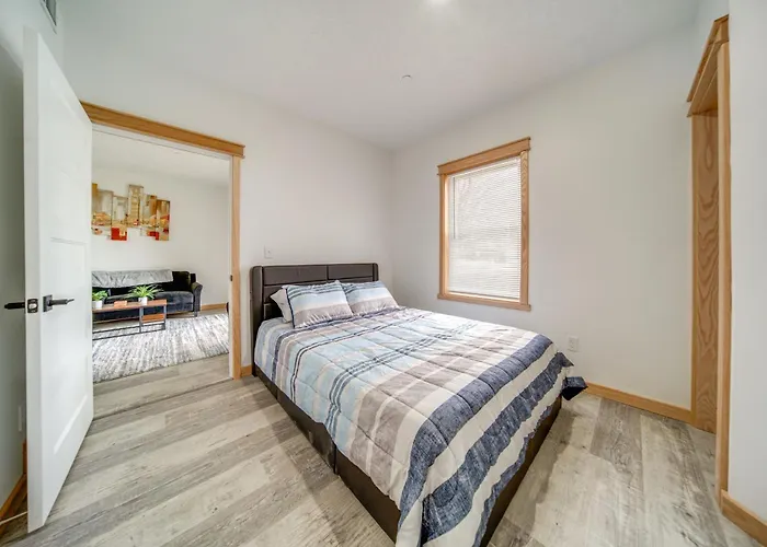 Golf Course View: Centrally Located Condo In Erie