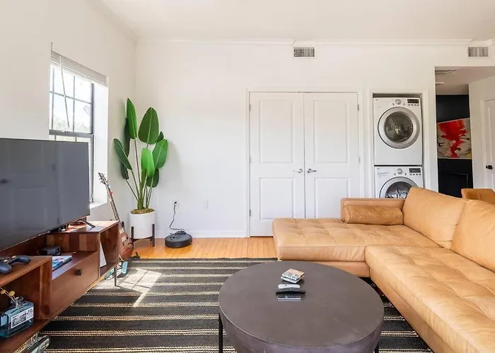 1Br/1Bath Downtown - Newly Renovated Premier Apt.