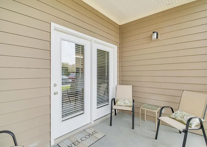 Foley Condo W/ Pool Access: 10 Mi To Gulf Shores!