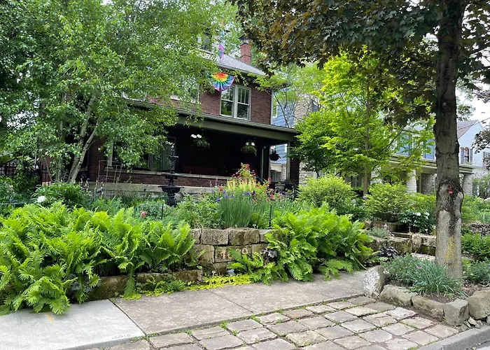 Mike & Allen'S Place On The Park_1