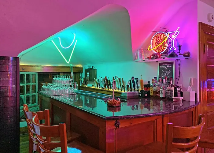 Mike & Allen'S Place On The Park_2