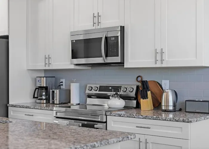 Luxury 2 Bedrooms, 2.5 Baths