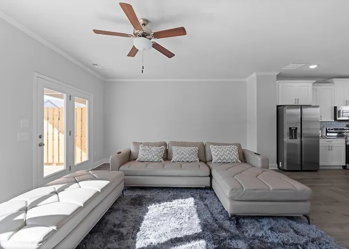 Luxury 2 Bedrooms, 2.5 Baths