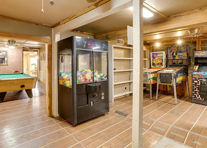 Historic Hardy Home W/ Game Room On Main Street