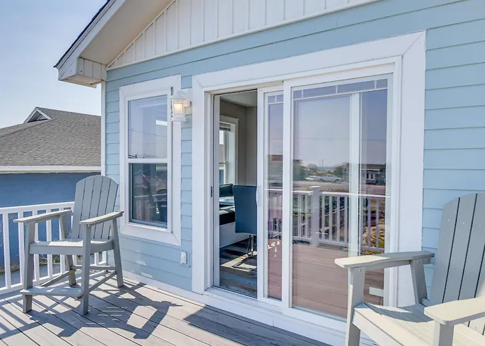 Bright Kitty Hawk Home W/ Hot Tub, Walk To Beach!