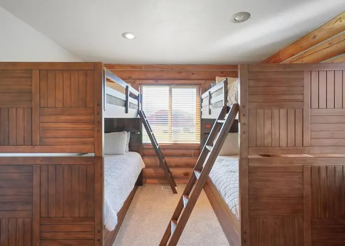 Splendor Valley Farms Huge Log Cabin With King Bed Bunk Beds And Game Room